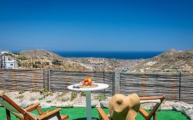 Plakes Sea View Suites